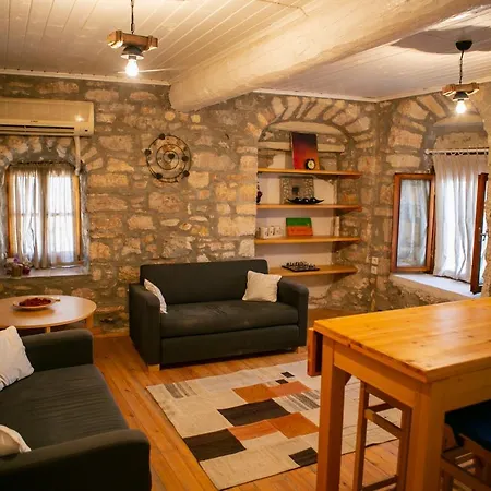 Apartahotel Annemin Harabesi Çeşme