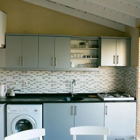 Apart Otel Annemin Harabesi Çeşme
