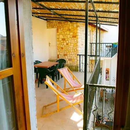 Apart Otel Annemin Harabesi Çeşme