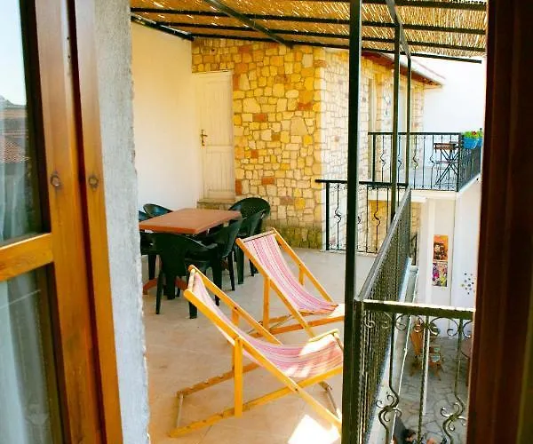 Apart Otel Annemin Harabesi Çeşme